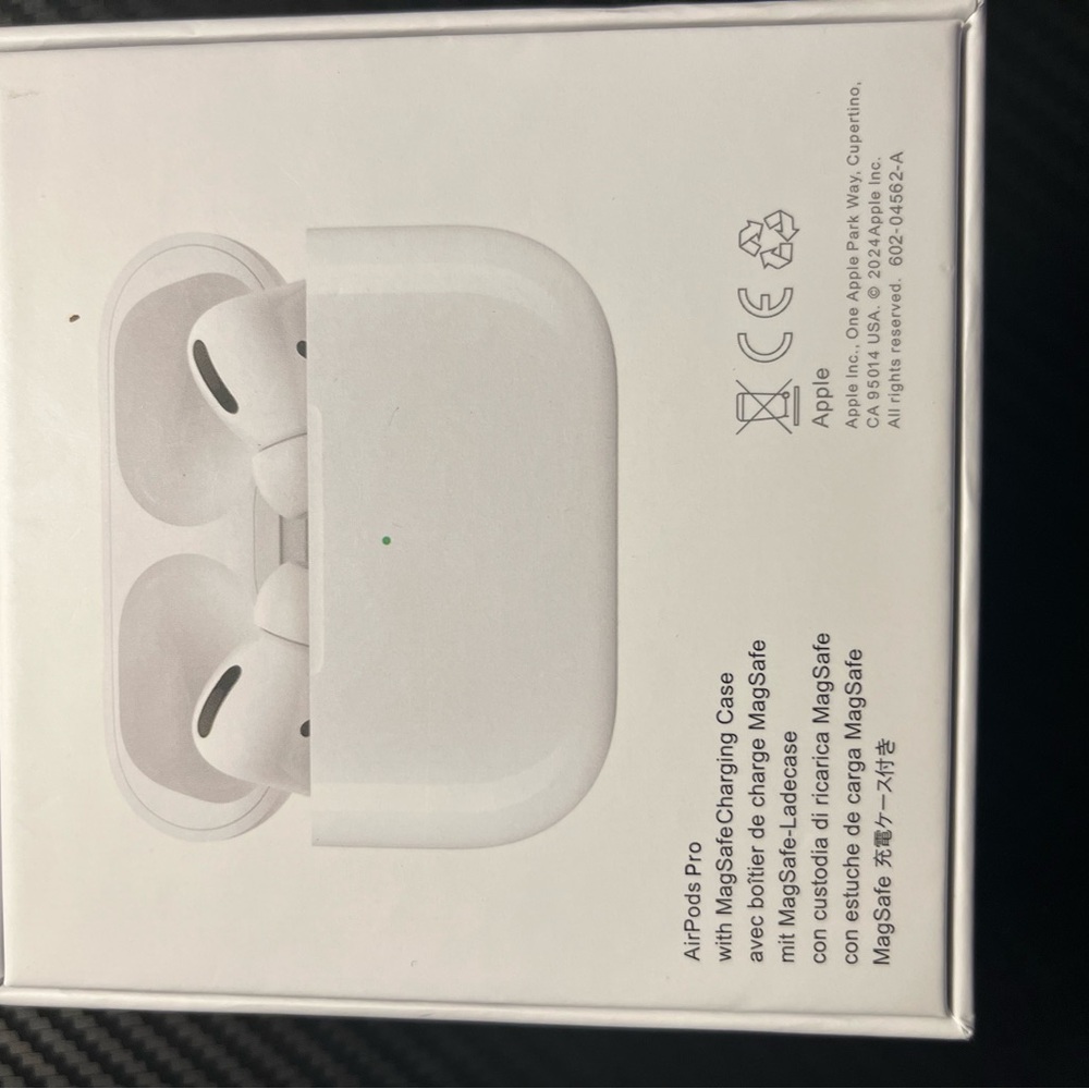 Compact White Earbud Case - Picture 3 of 3